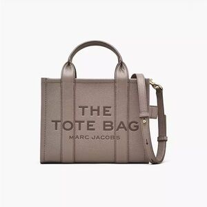 Marc Jacobs Tote Size Small
In Cement